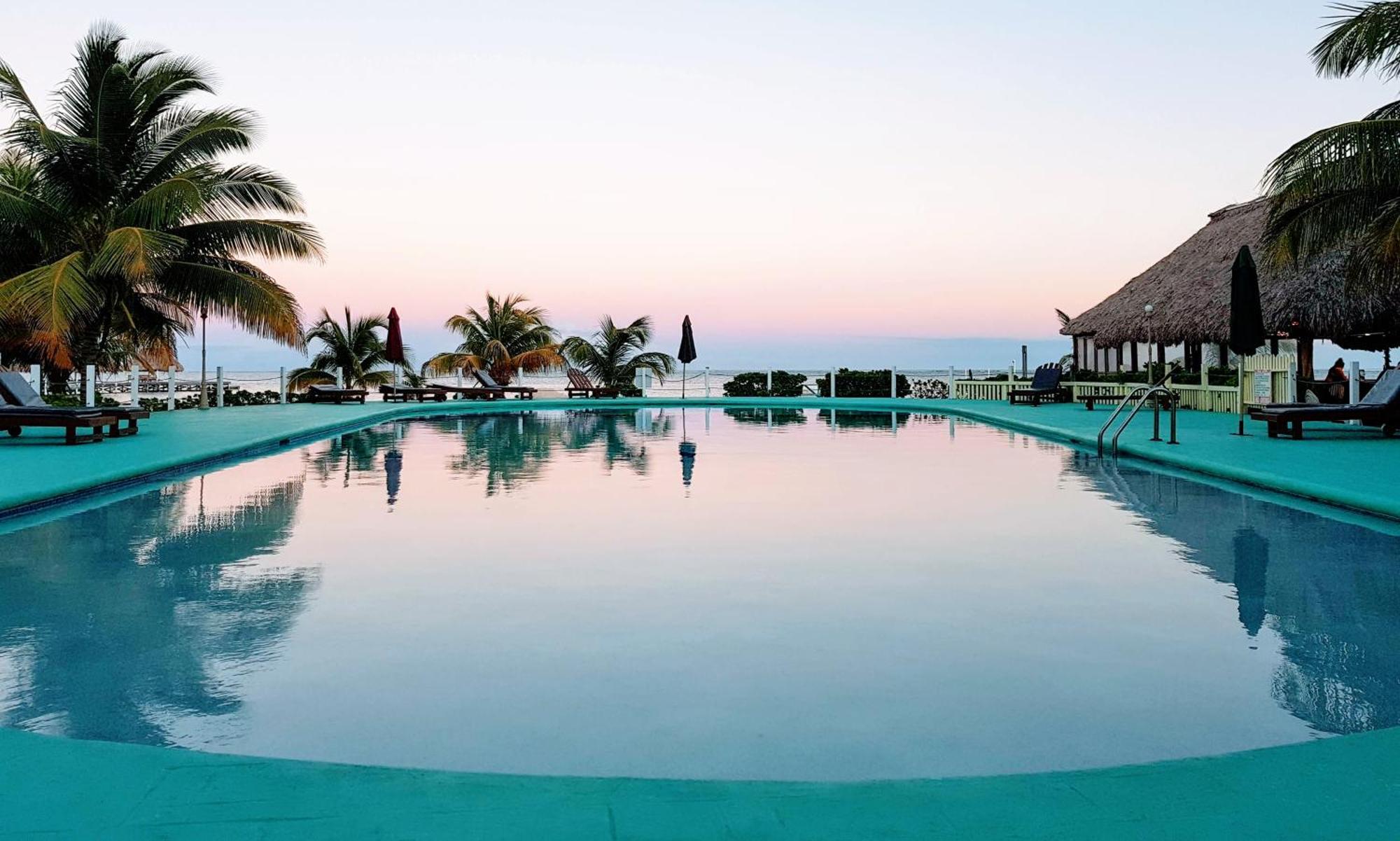 Royal Caribbean Resort San Pedro  Eksteriør billede