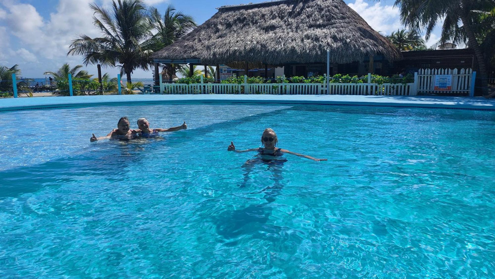 Royal Caribbean Resort San Pedro  Eksteriør billede